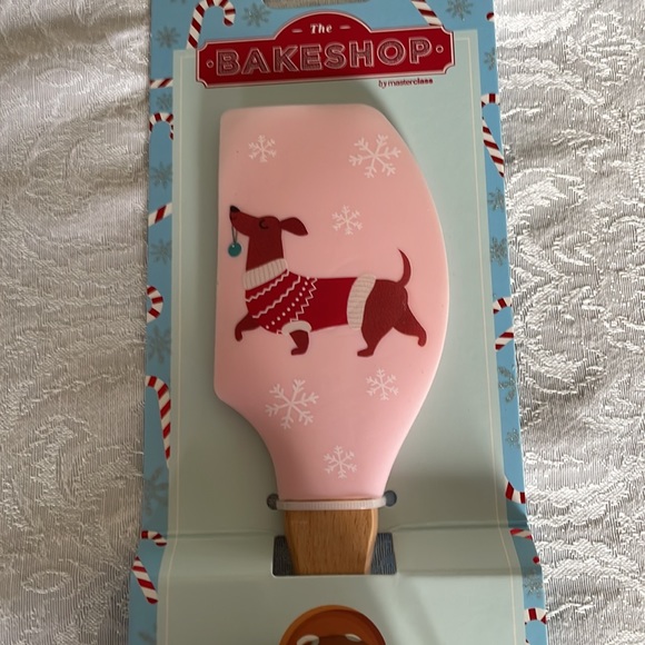 Adorable Dachshund  themed silicone spatula with cookie cutter. - Picture 2 of 6